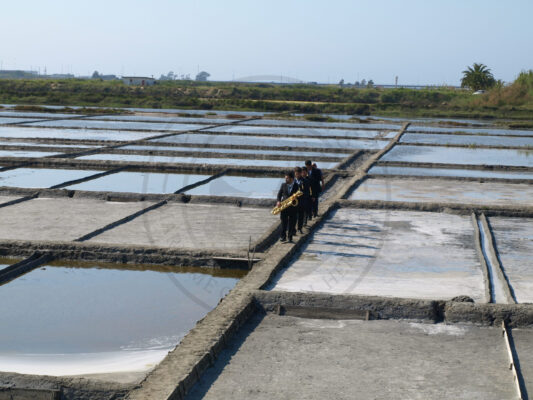 Musical performance during an event in Santiago da Fonte saltpans (Santiago da Fonte saltpans - owned and managed by the University of Aveiro, Aveiro municipality, Ria de Aveiro region)