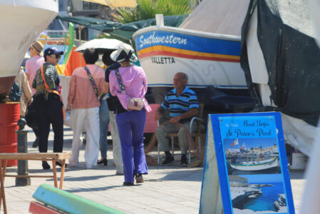 Interaction Tourist and Fishermen