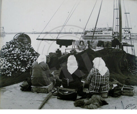 Kavala_women-fixing-the-nets_EN